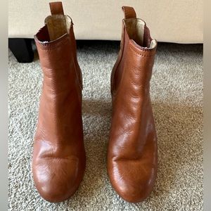 Frye Stella Chelsea Short Bootie 7M